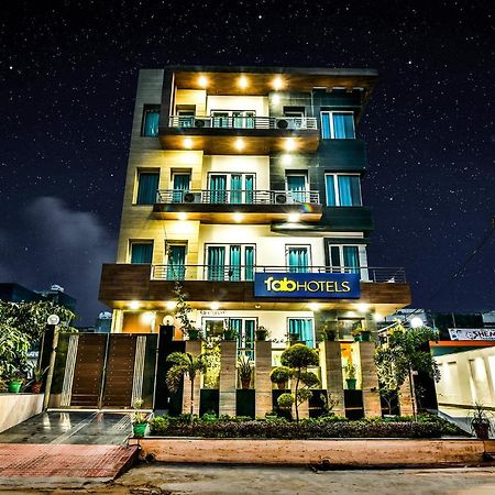 Fabhotel Merriment Noida Bagian luar foto