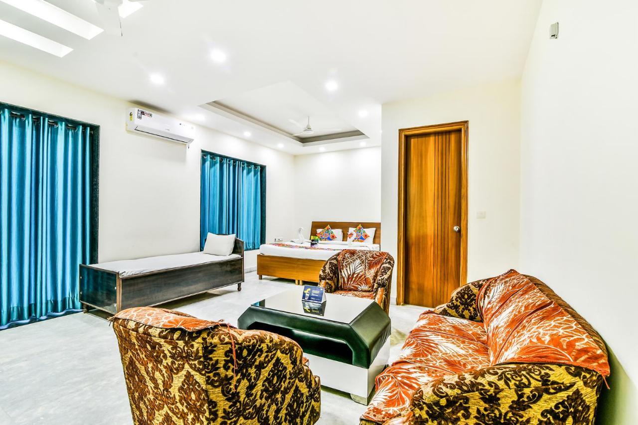 Fabhotel Merriment Noida Bagian luar foto